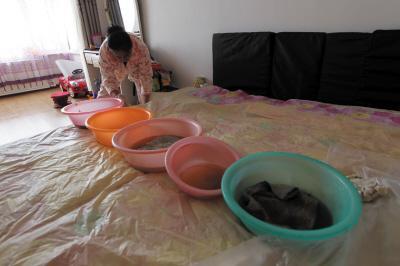 灵宝楼上漏水，住户失联，小区没物管，业主维权难！律师来支招……